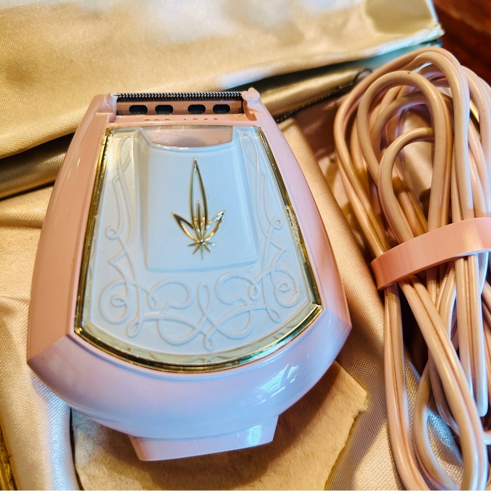 Vintage Lady Sunbeam Electric Razor • Tested & Working • Original Case